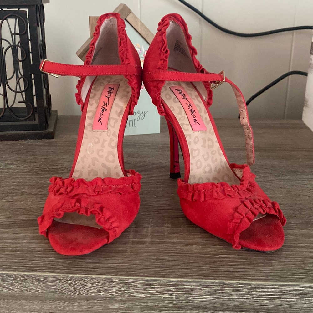 🌸SPRING SALE🌸 Betsy’s Johnson Red Ruffle Heels